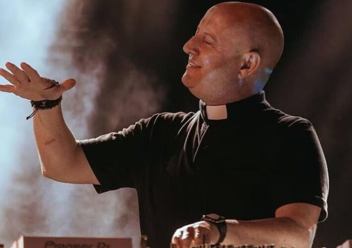 Padre Guilherme, el cura DJ que arrasó en la JMJ y que es un enamorado de Ibiza y del fútbol