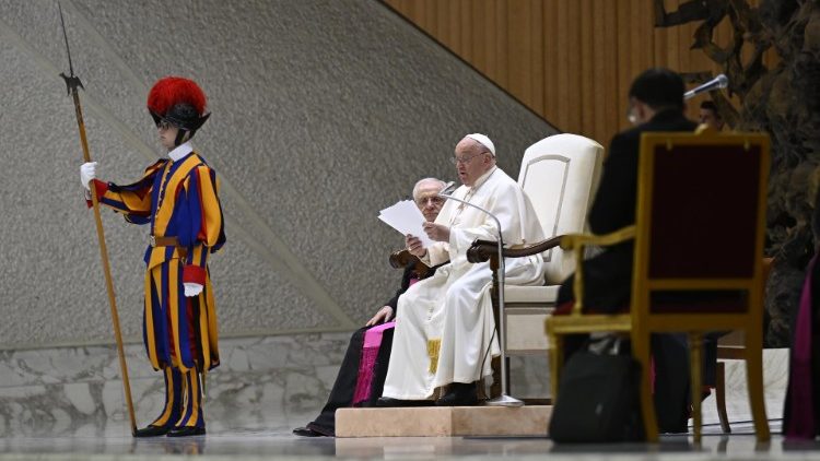 El Papa Francisco destaca que la fe es el primer don de la vida cristiana