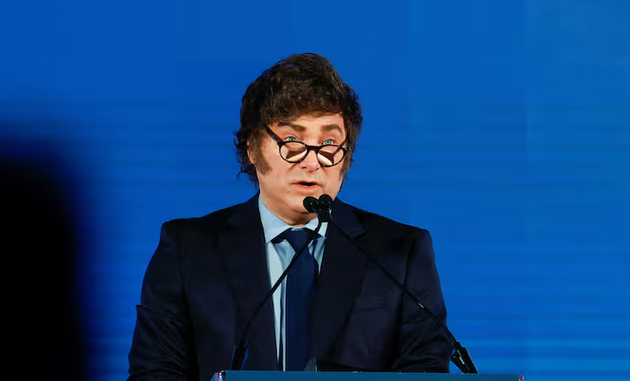 Milei oficializó por DNU el traspaso de competencias entre ministerios y reordenó la estructura del Gobierno