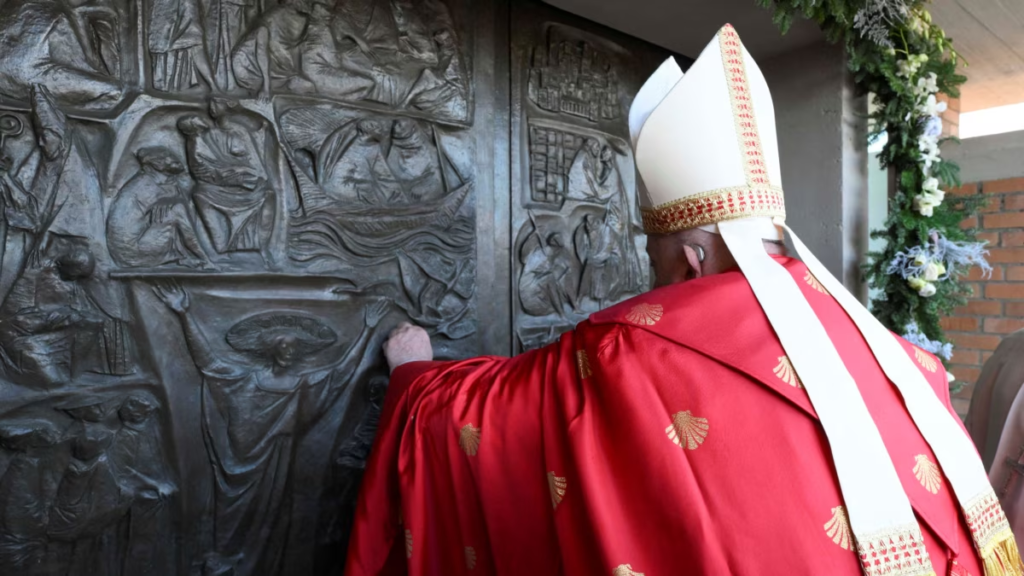 El Papa Francisco inaugura la Puerta Santa del Jubileo 2025 en la ...