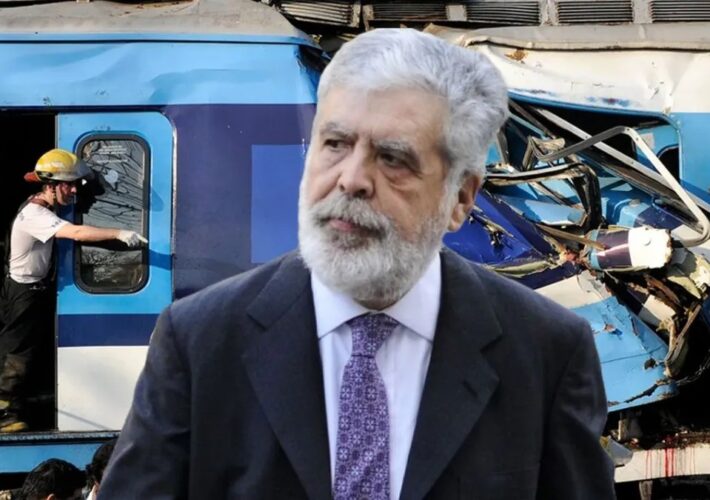 Julio De Vido se entregó en Comodoro Py y quedó detenido por la tragedia de Once