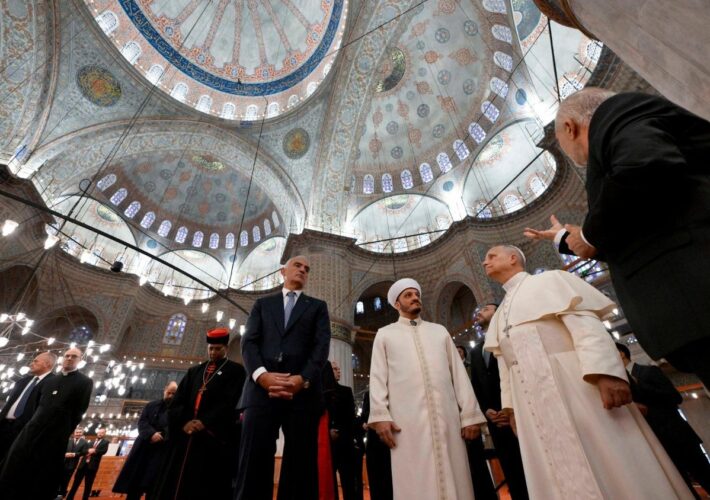 El Papa en la Mezquita Azul de Estambul