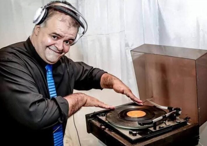  “DJ Vaca” celebró el Día Internacional del DJ recordando 40 años de música en fiestas y radios de Misiones