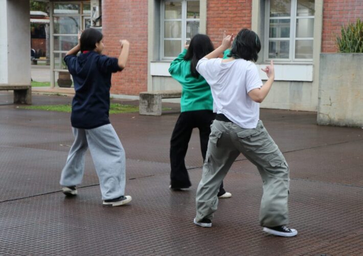 Al ritmo del K-Pop, «Multiarte en Invierno» sigue convocando a familias en Posadas