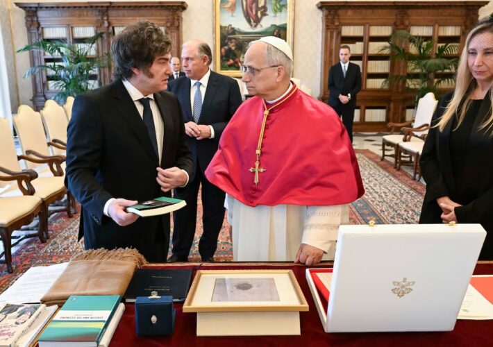 El Gobierno evalúa declarar asueto o feriado durante la visita del papa León XIV