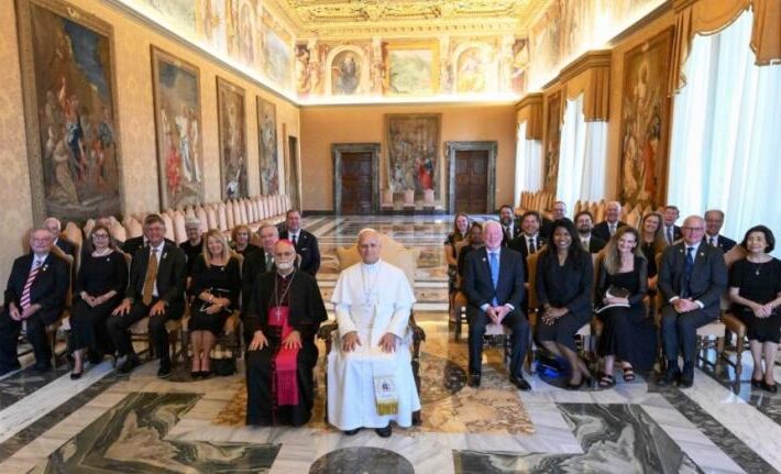 León XIV llamó a unir la oración con el compromiso por los más vulnerables