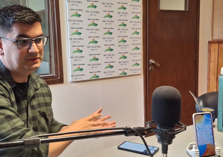 Sebastián Benítez: la filosofía propone pensar el impacto de la inteligencia artificial y recuperar el encuentro cara a cara